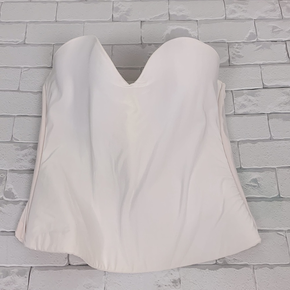 David’s Bridal Strapless Bra. 40DD. WHITE. Adjustable. Underwire.Lightly padded
